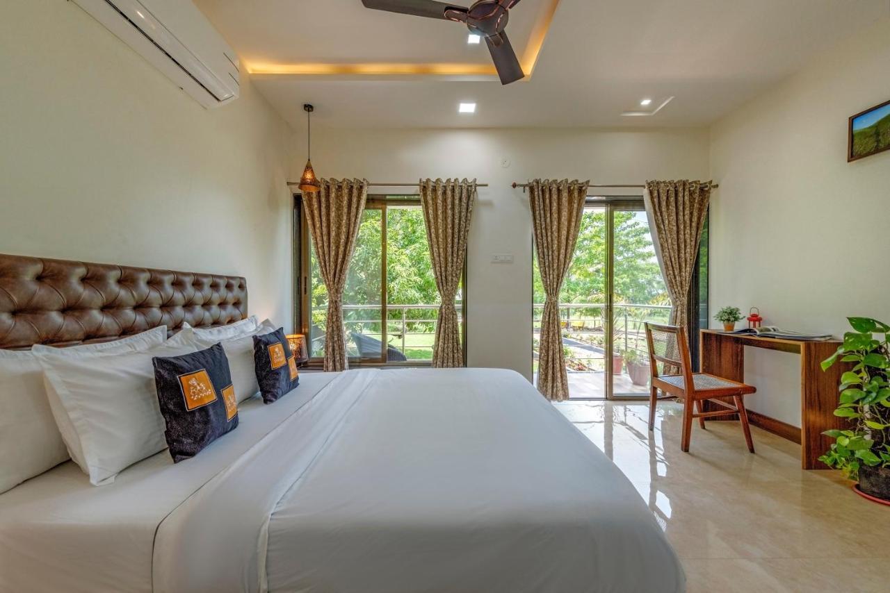 Saffronstays Lakeview Nivara - Farm Stay Villa With Private Pool Near Pune Luaran gambar